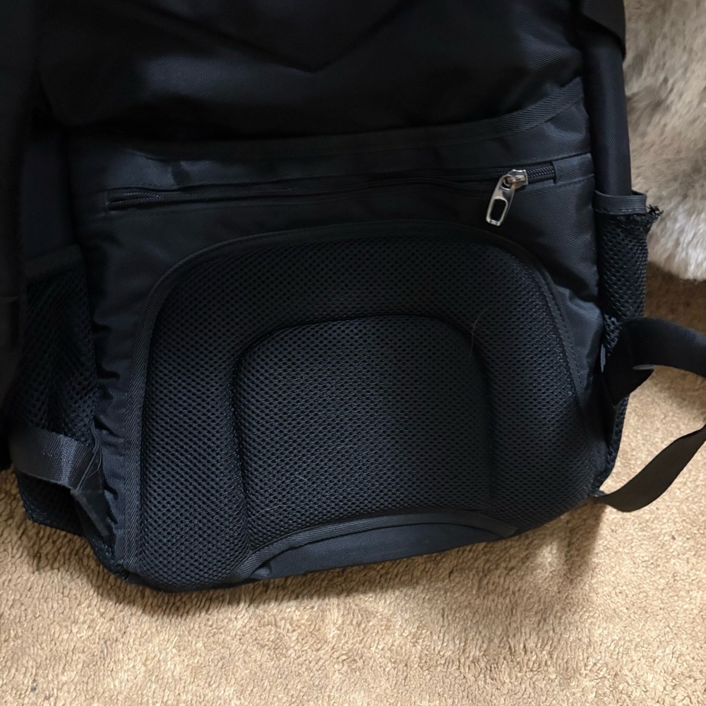 Used black backpack. - Picture 5 of 8